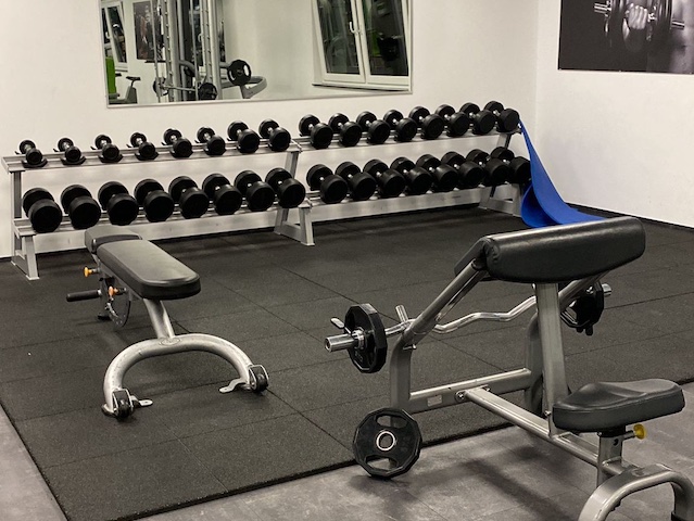 fitplus Fitnessstudio Lonsee Freihanteltraining_2